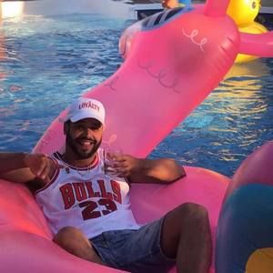 Meet your Posher, Tomas